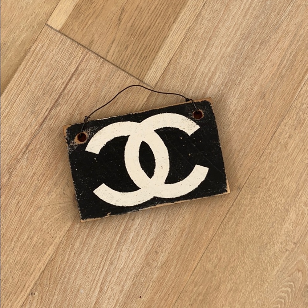 Chanel hanging Board